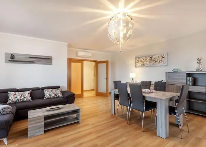 아파트 Privilege Galichet With Rooftop Pool, Village Marina -